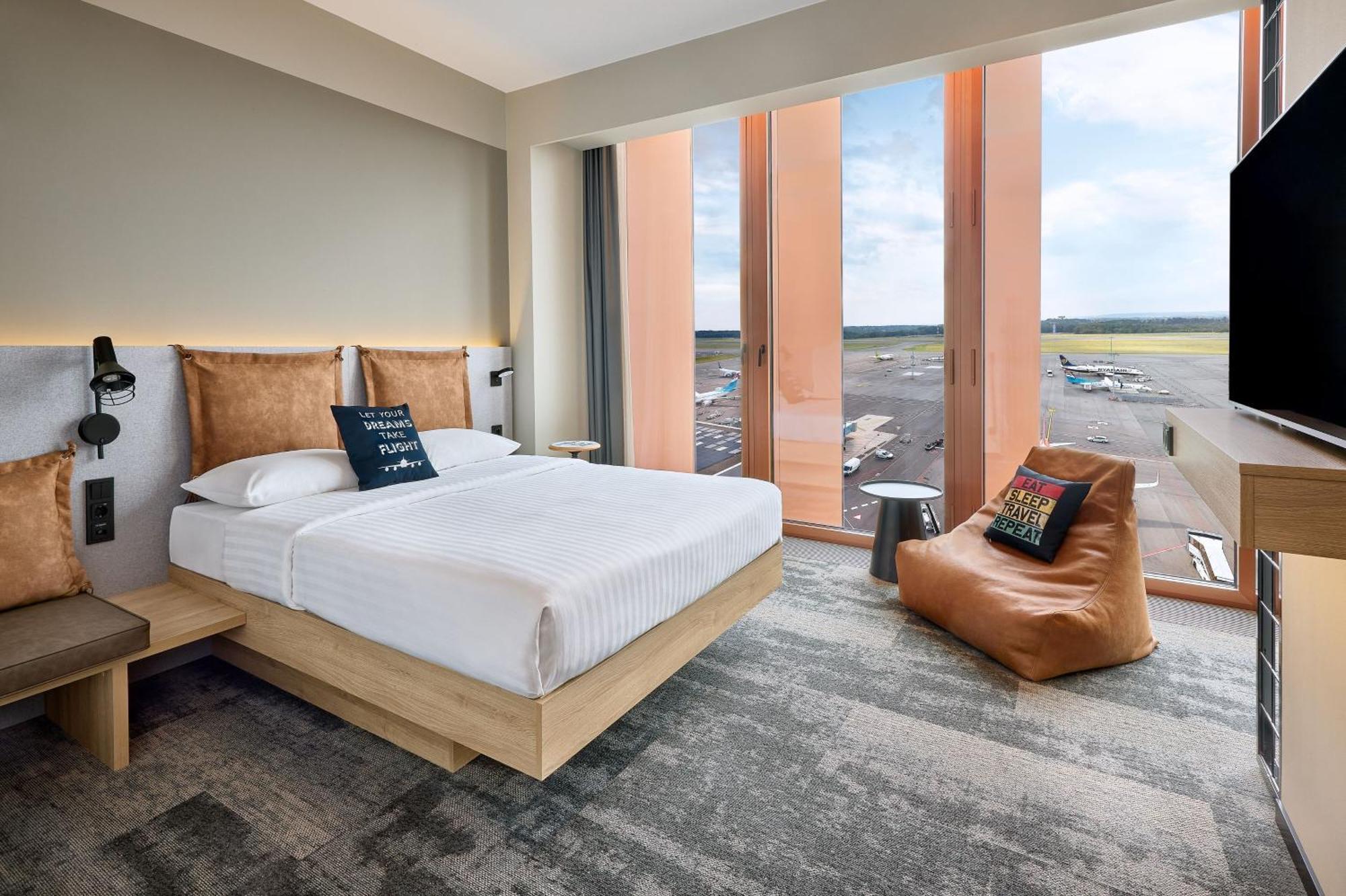فندق Moxy Luxembourg Airport Niederanven المظهر الخارجي الصورة